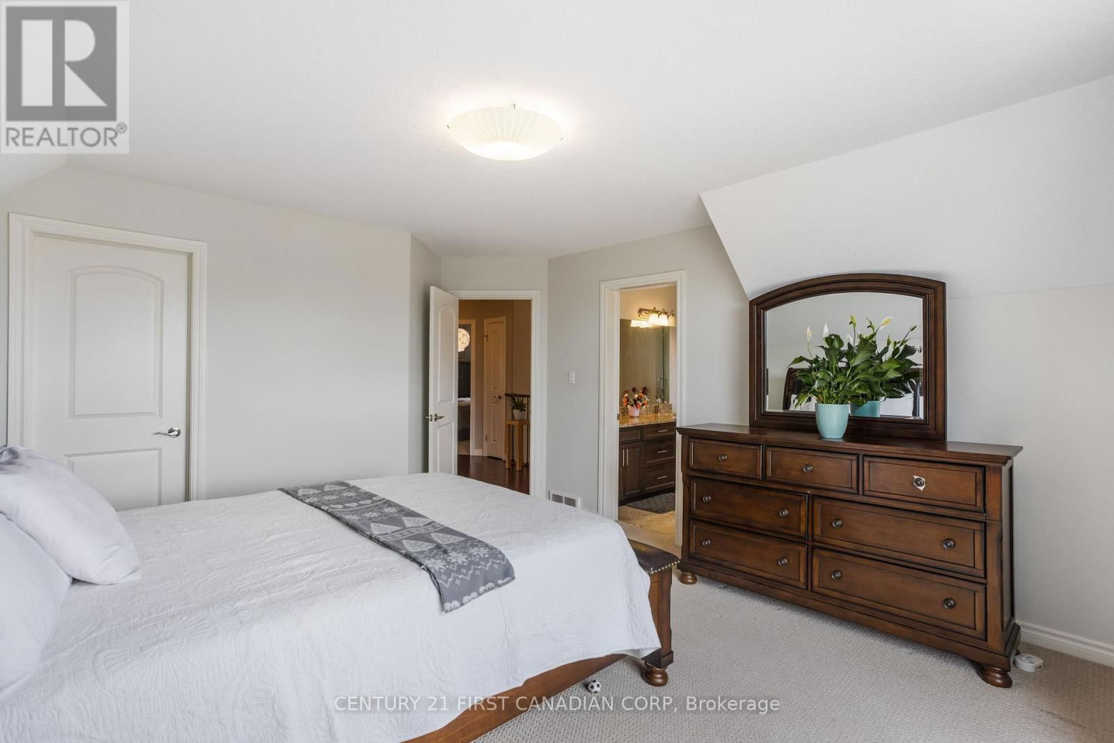 6621 NAVIN CRESCENT Image 24
