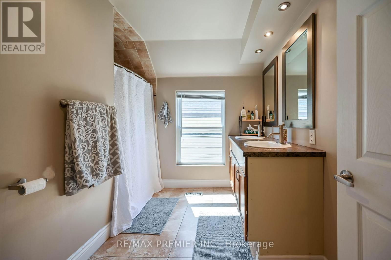 53 DOUGLAS AVENUE Image 11