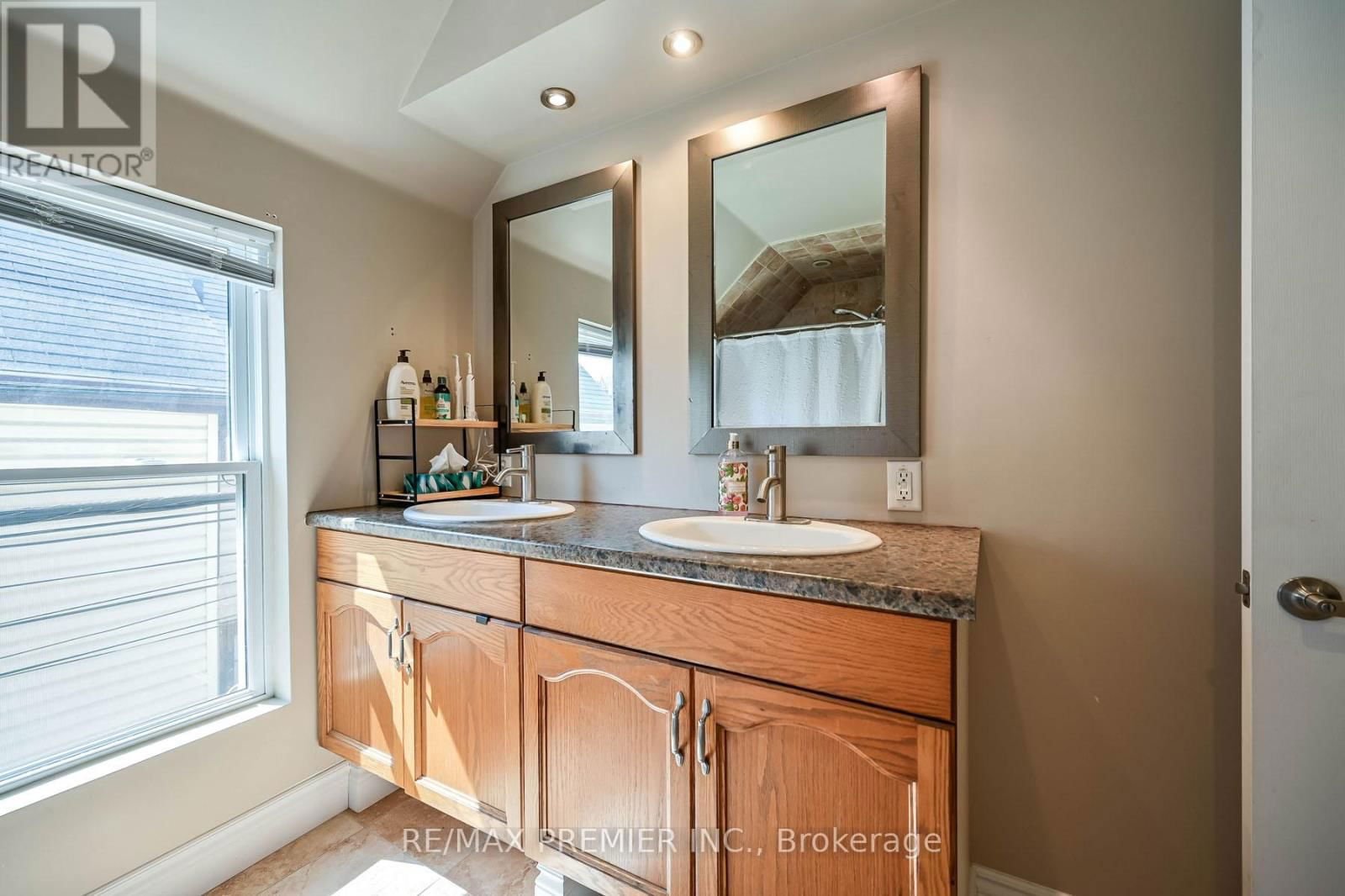 53 DOUGLAS AVENUE Image 12