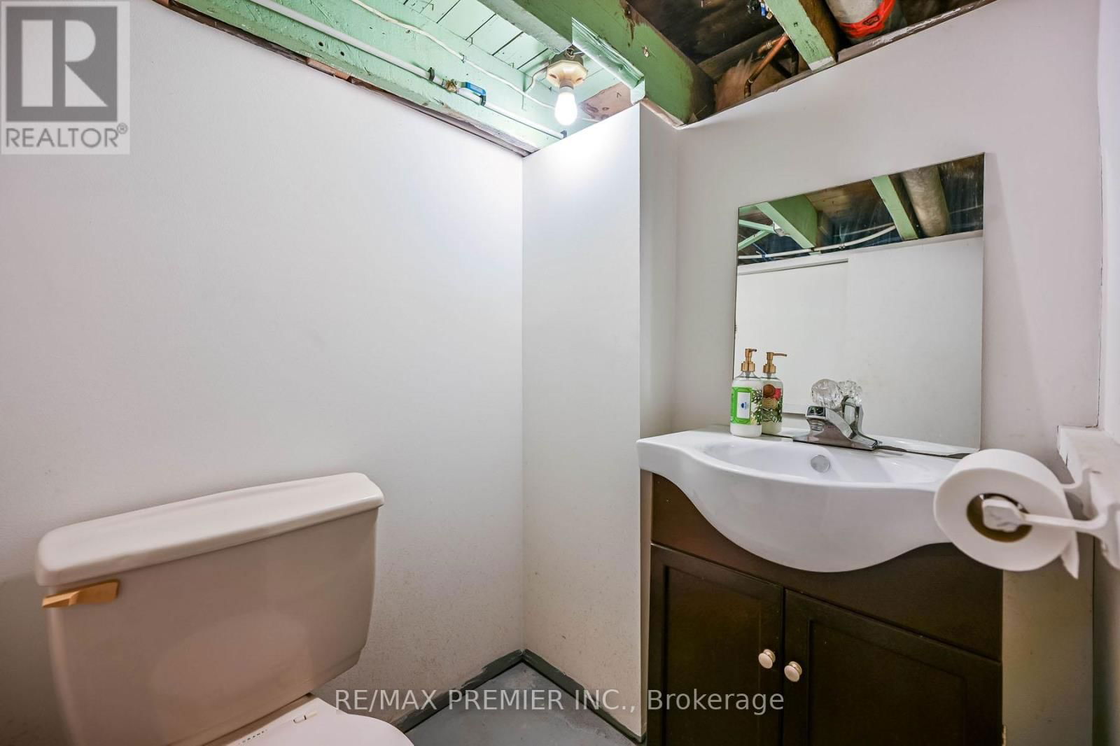 53 DOUGLAS AVENUE Image 18
