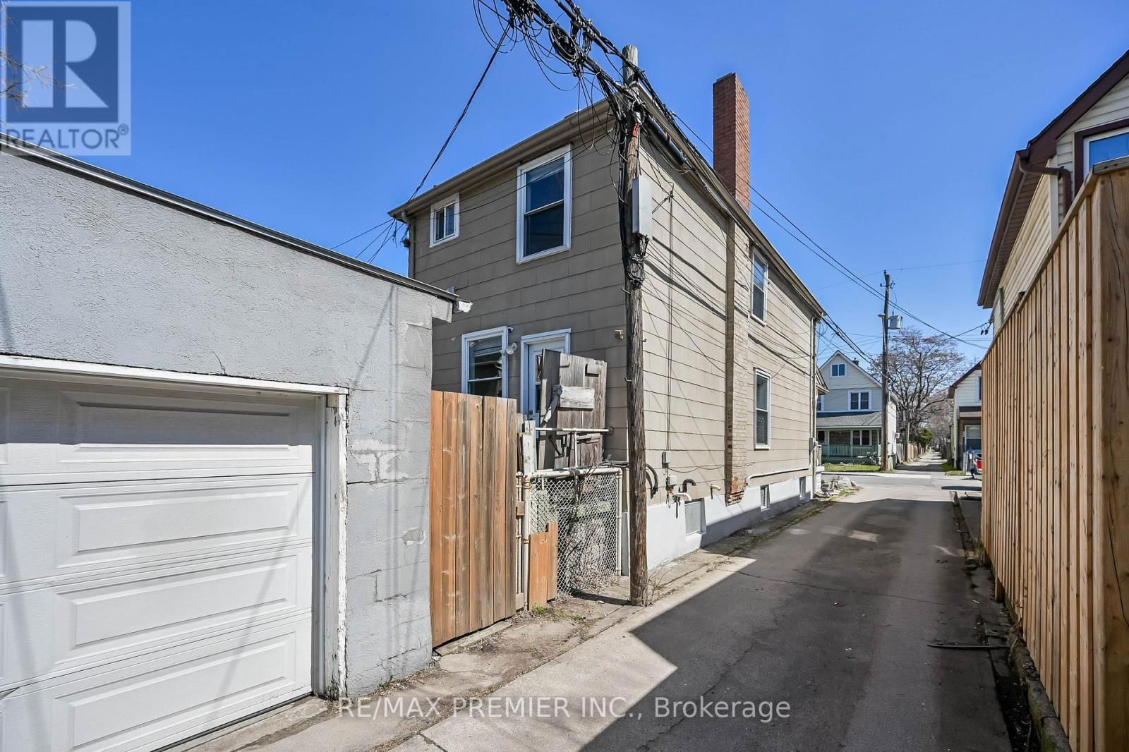 53 DOUGLAS AVENUE Image 21