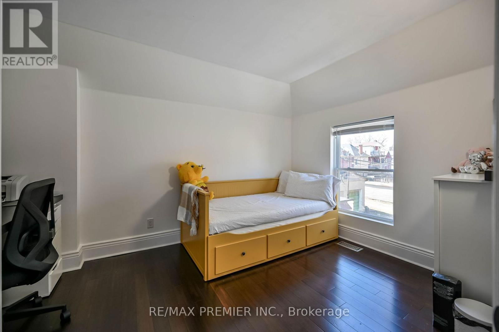 53 DOUGLAS AVENUE Image 22