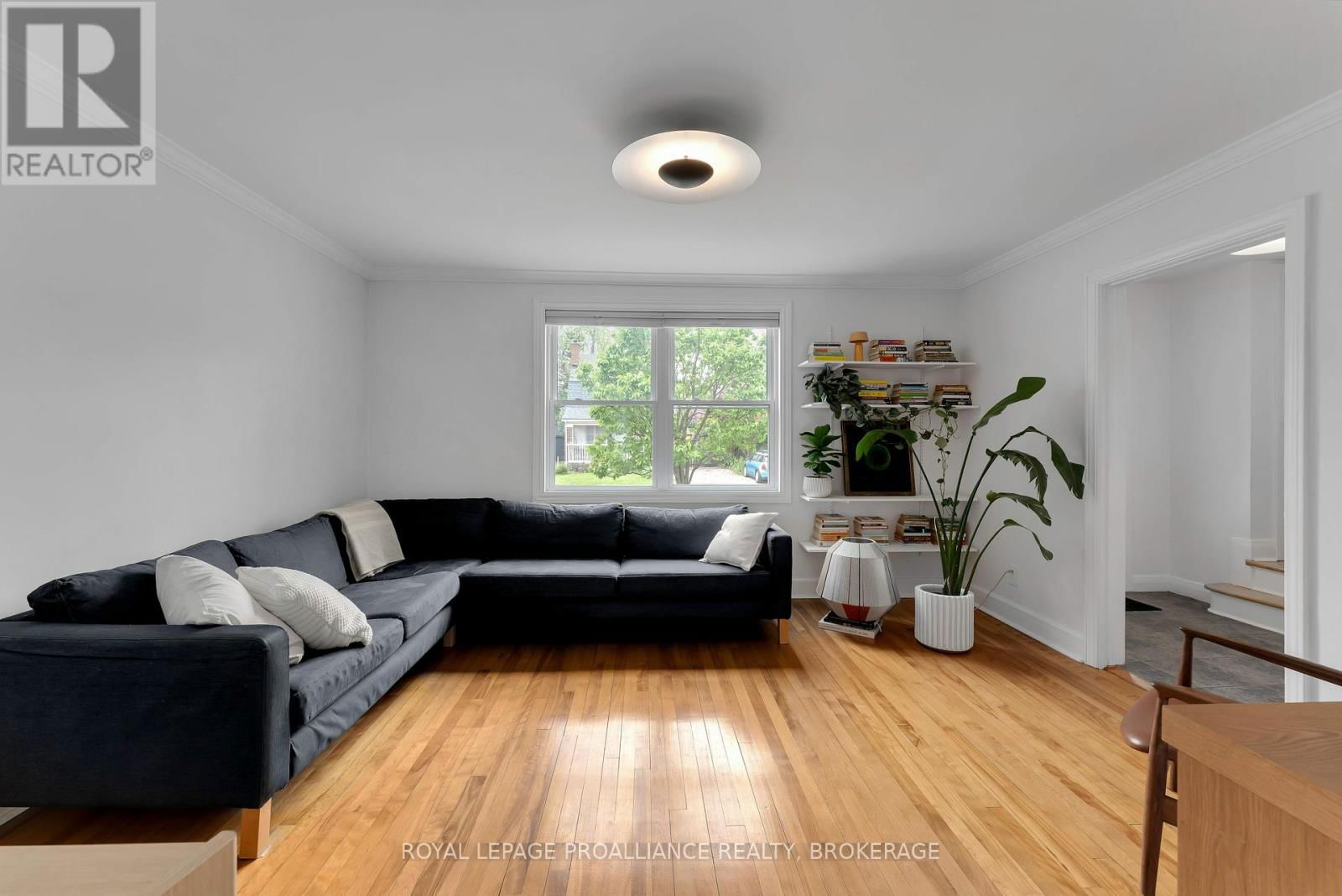 295 COLLEGE STREET Image 12