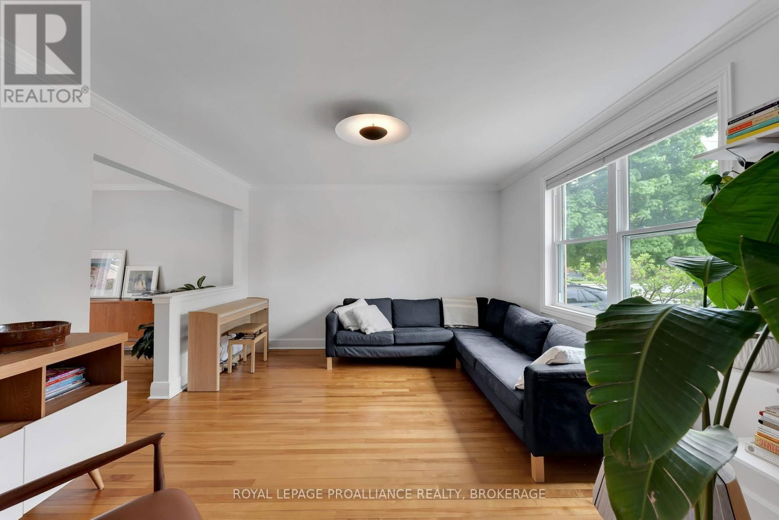 295 COLLEGE STREET Image 13