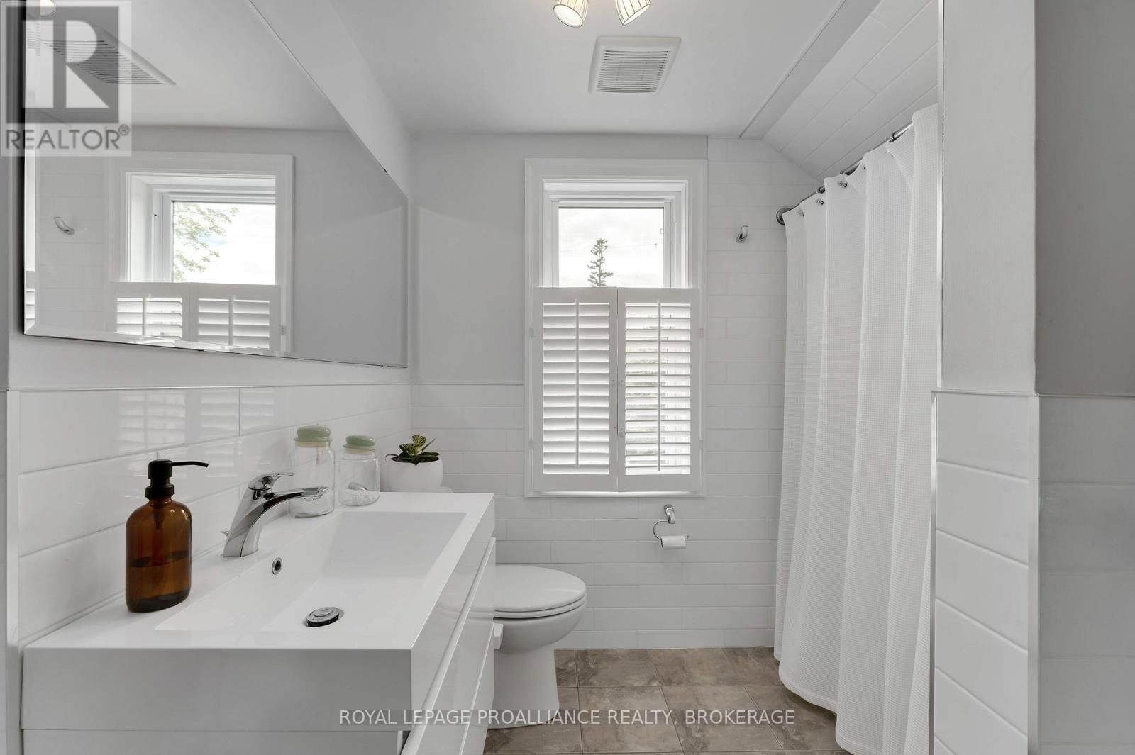 295 COLLEGE STREET Image 14