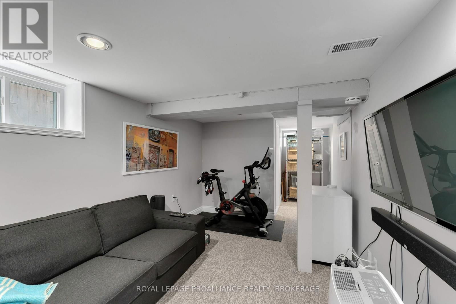295 COLLEGE STREET Image 19