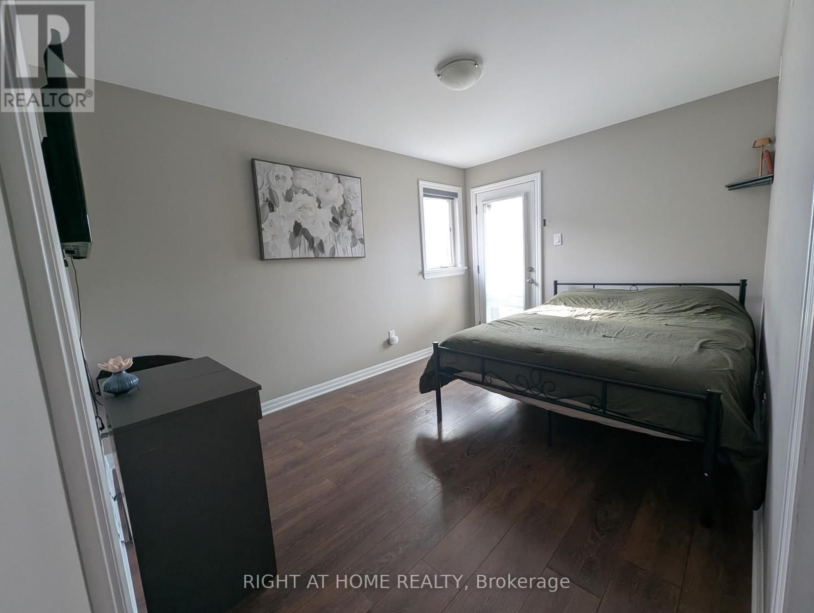1 - 307 PICTON AVENUE Image 13