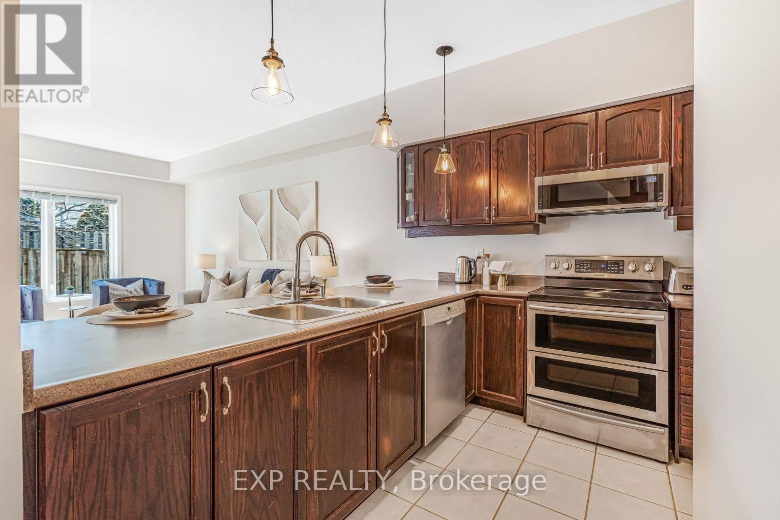 10 - 81 VALRIDGE DRIVE Image 5