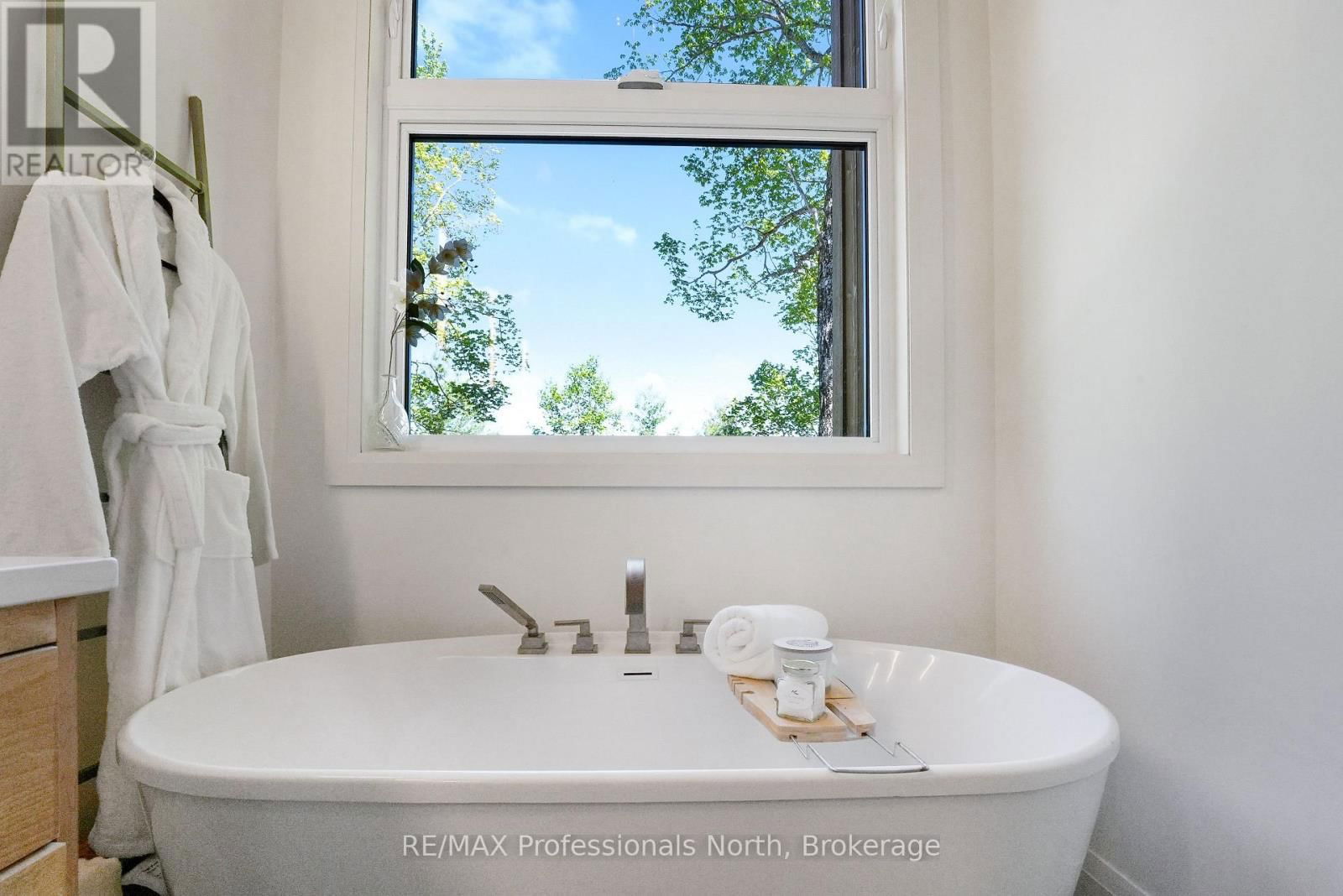 1041 MINAKI LANE Image 18