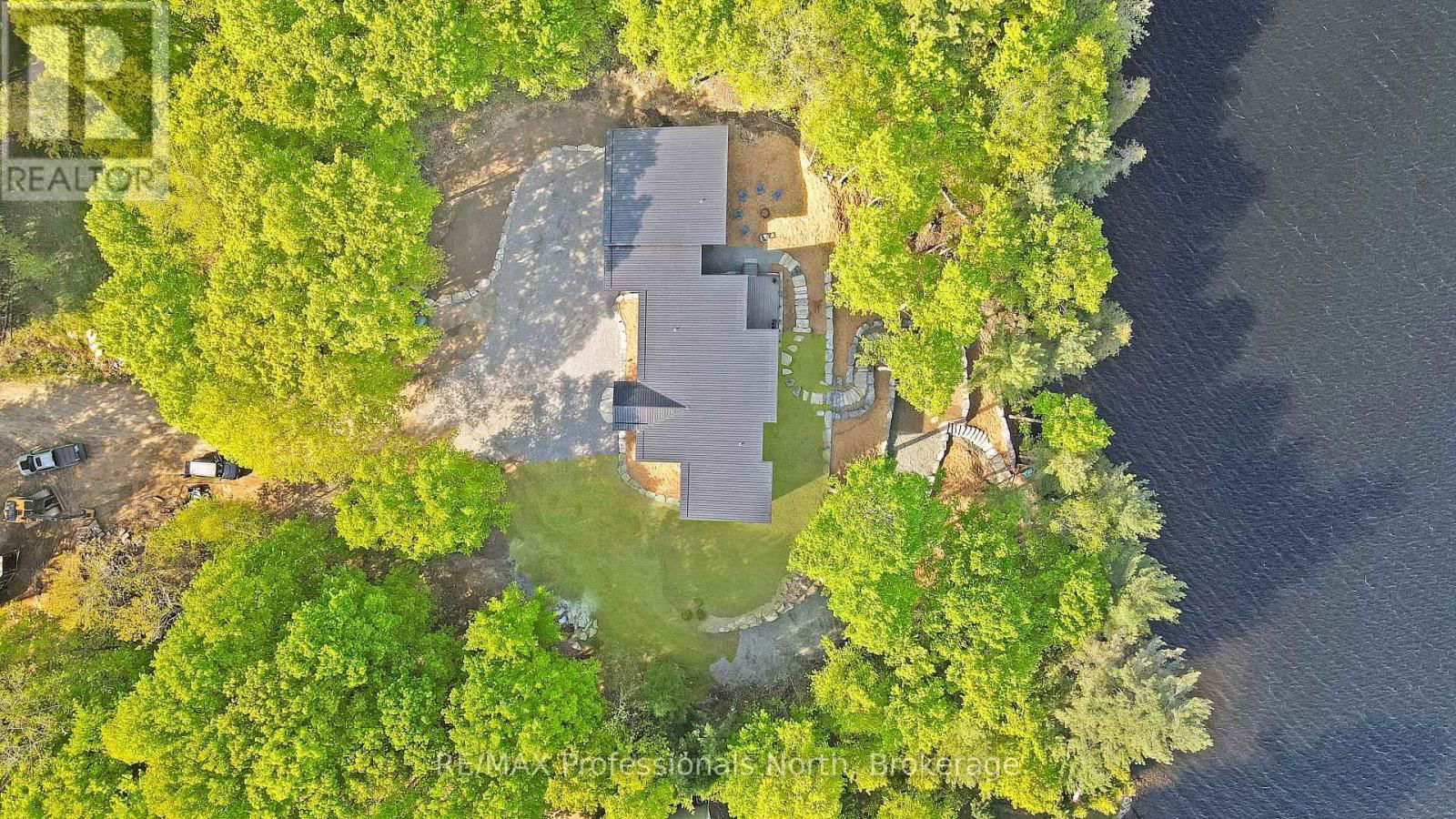 1041 MINAKI LANE Image 2