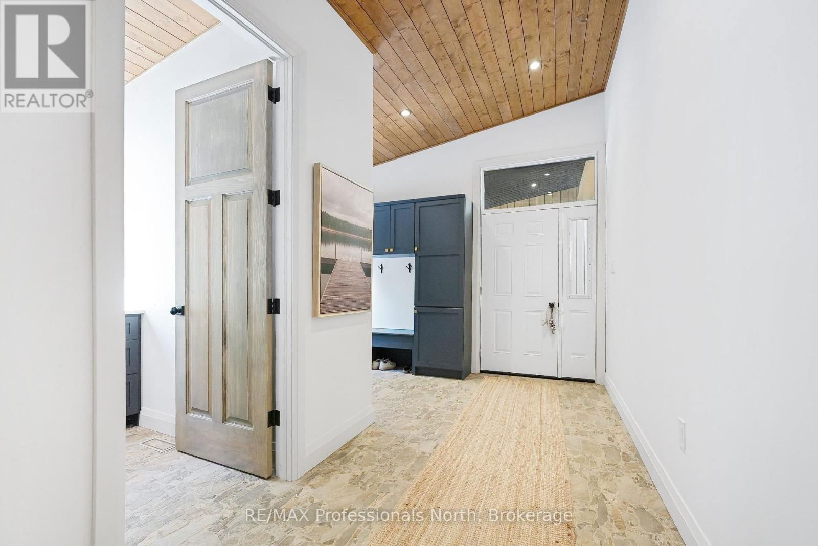 1041 MINAKI LANE Image 24