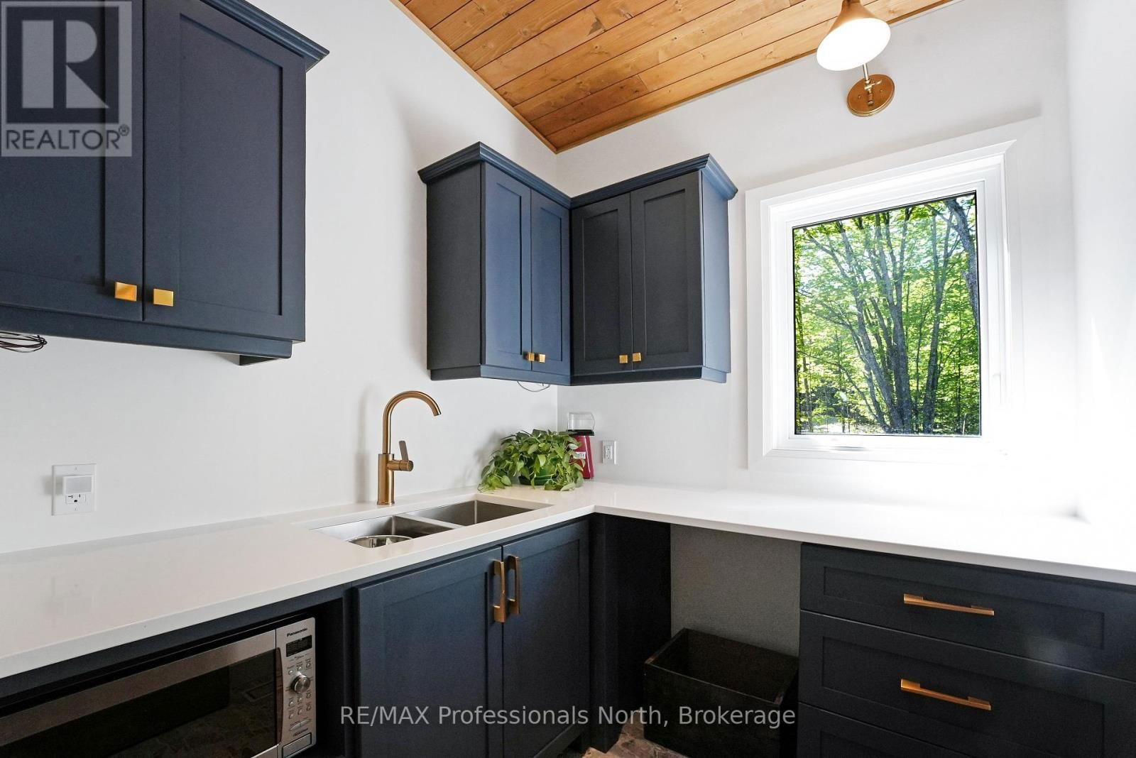 1041 MINAKI LANE Image 25