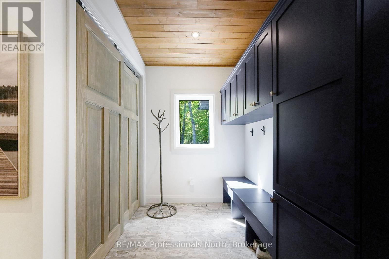 1041 MINAKI LANE Image 26