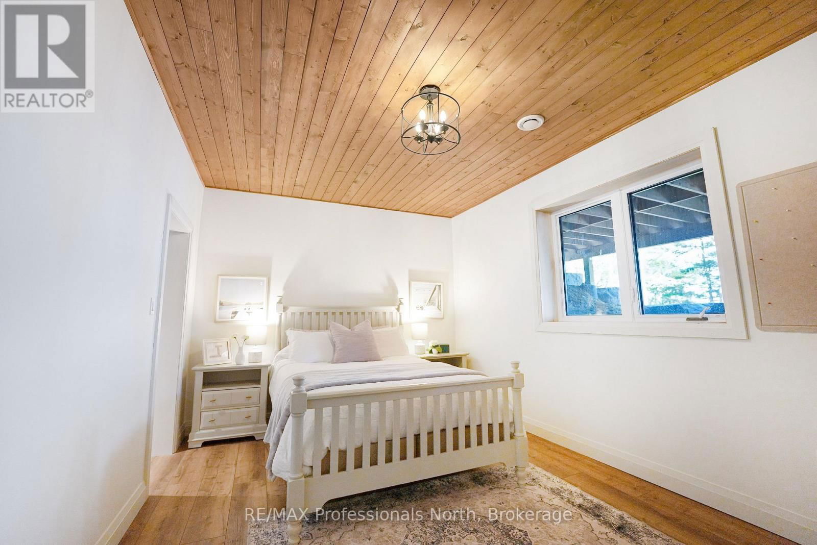 1041 MINAKI LANE Image 30