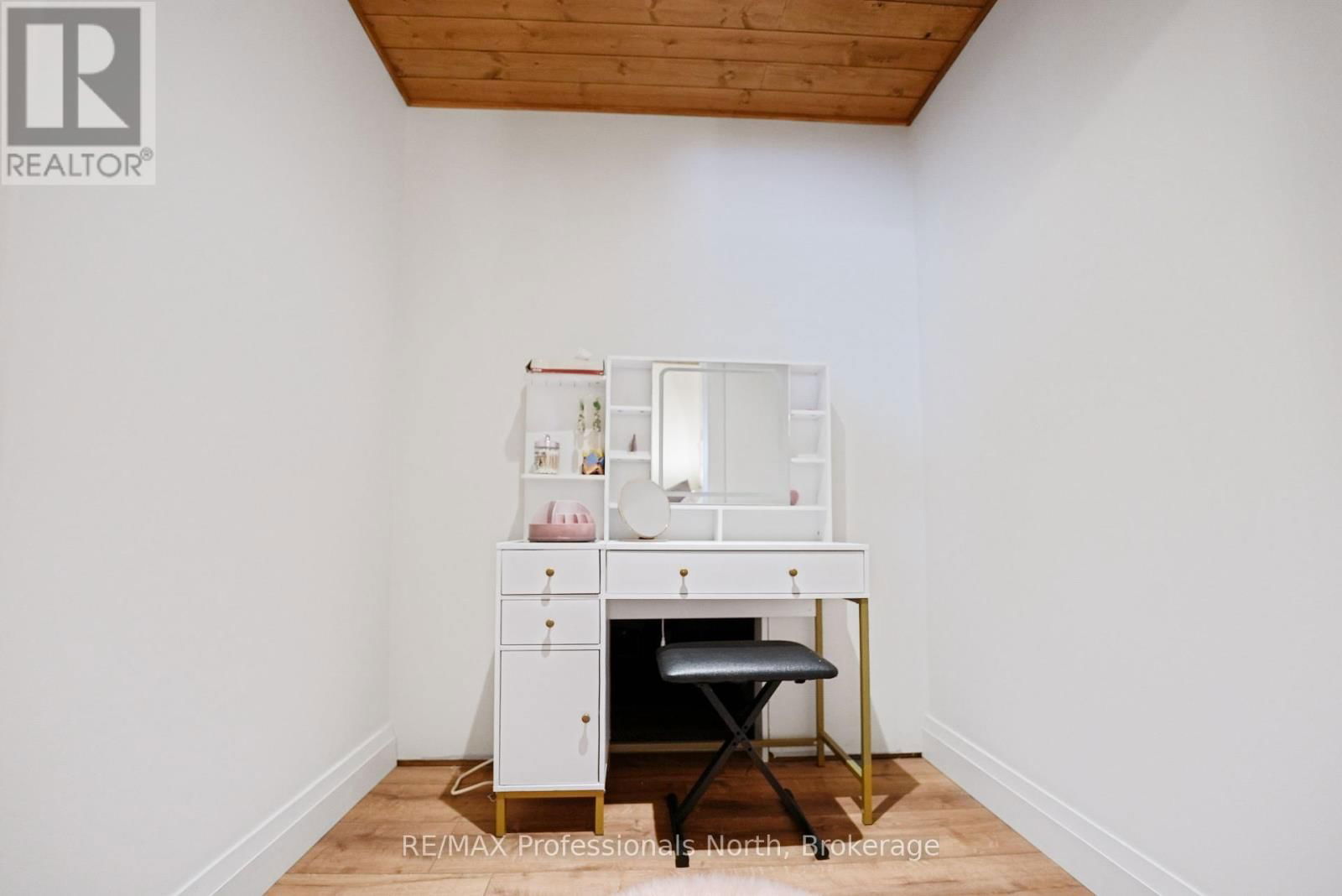 1041 MINAKI LANE Image 31