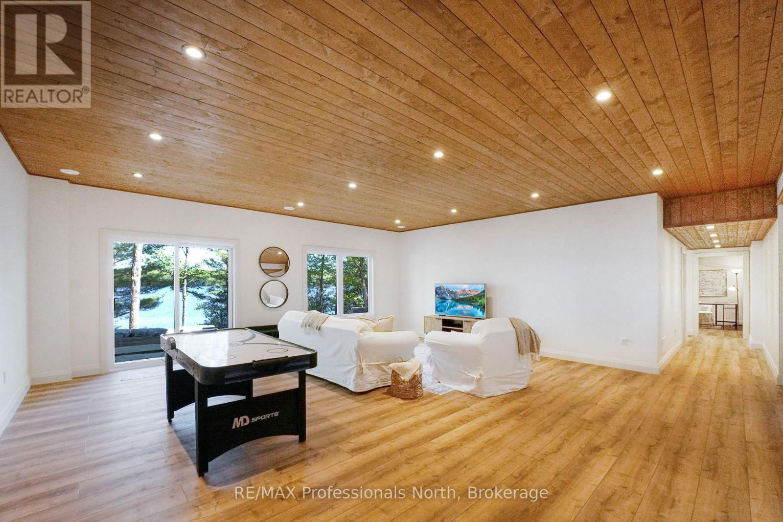 1041 MINAKI LANE Image 33