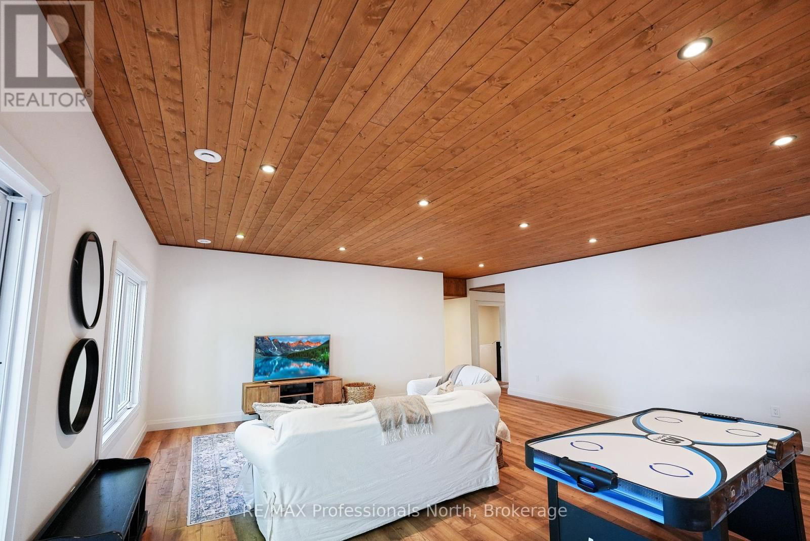1041 MINAKI LANE Image 35