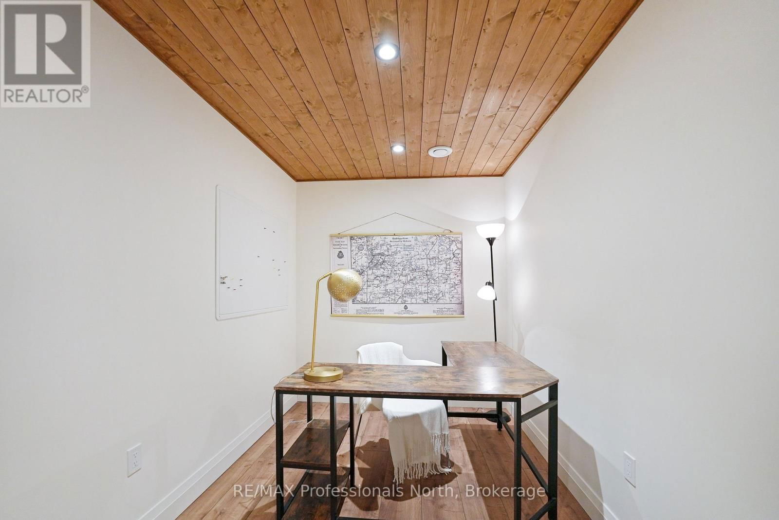 1041 MINAKI LANE Image 37
