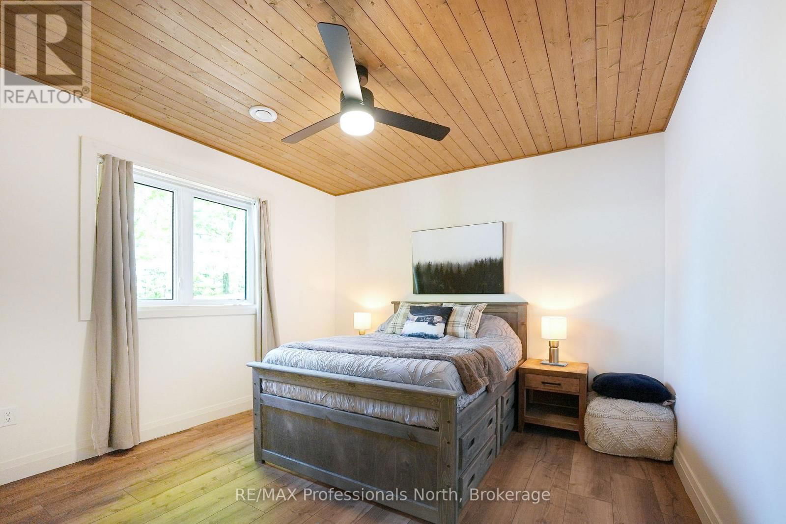 1041 MINAKI LANE Image 38