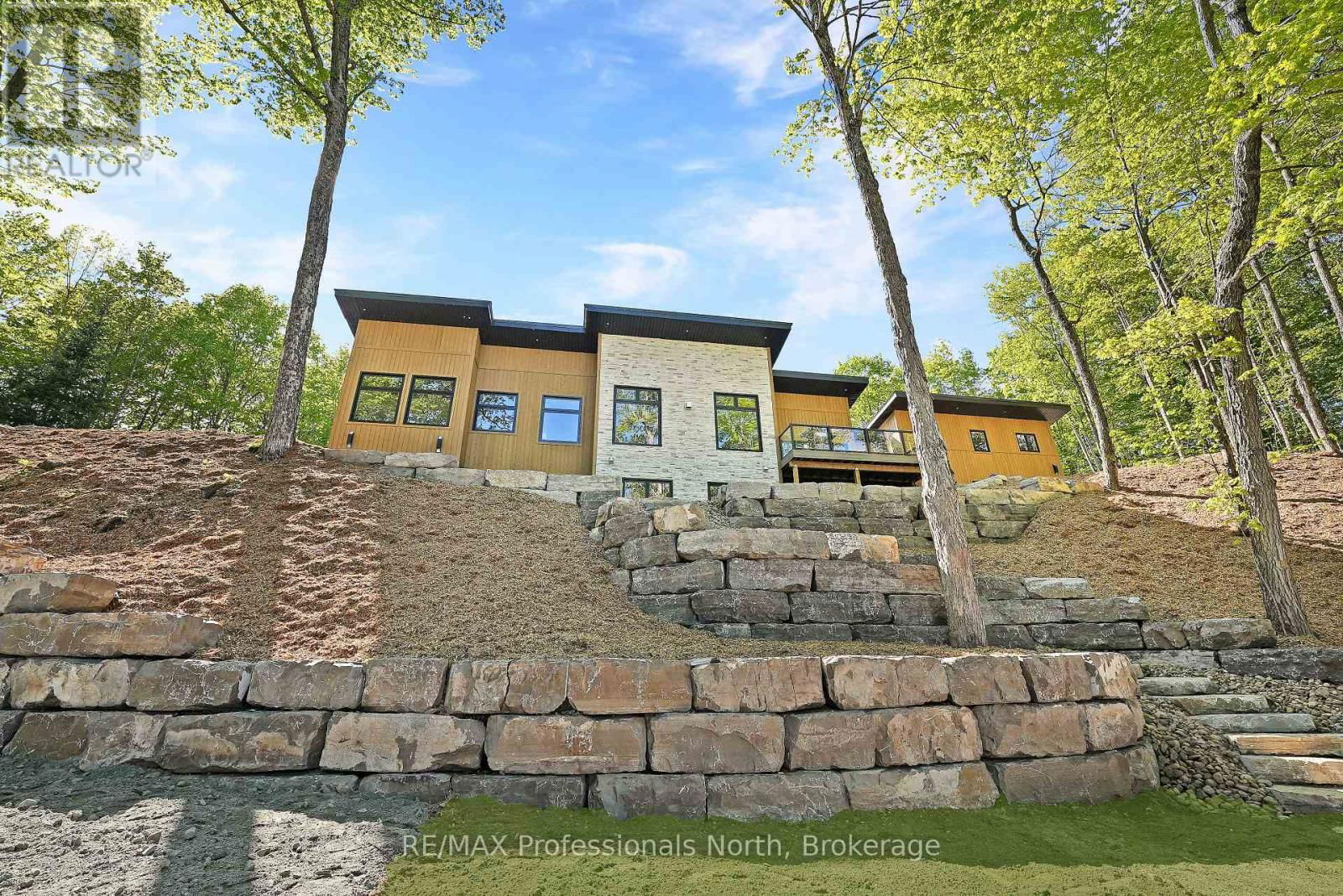 1041 MINAKI LANE Image 42