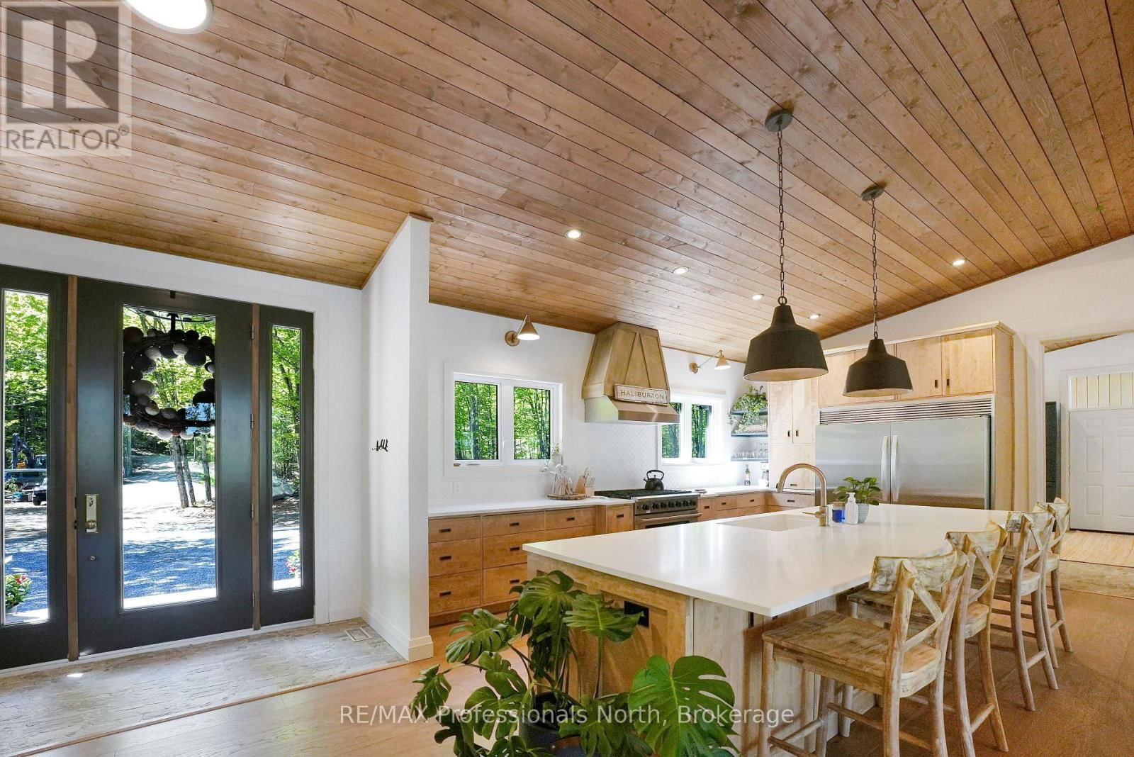 1041 MINAKI LANE Image 8