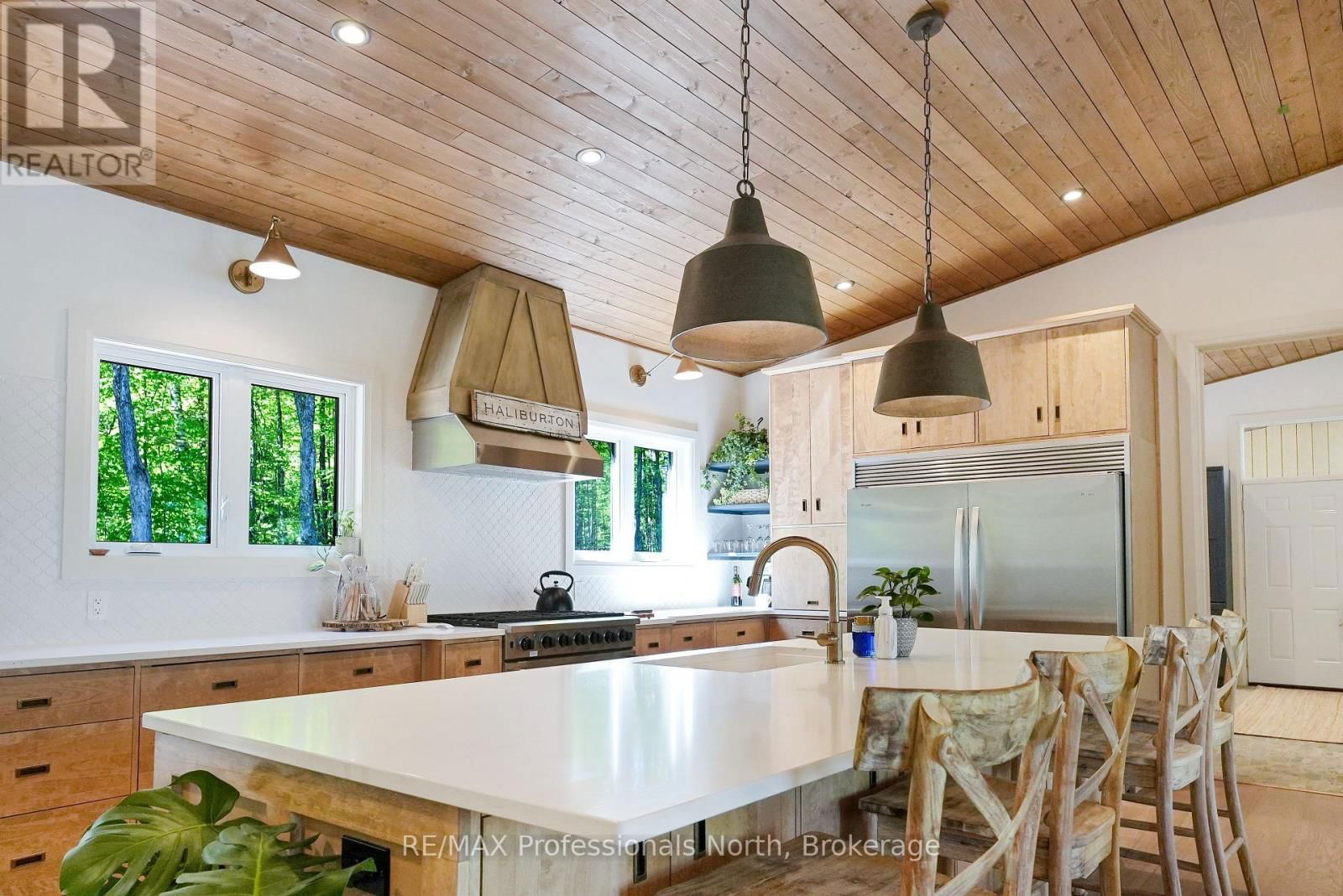 1041 MINAKI LANE Image 9