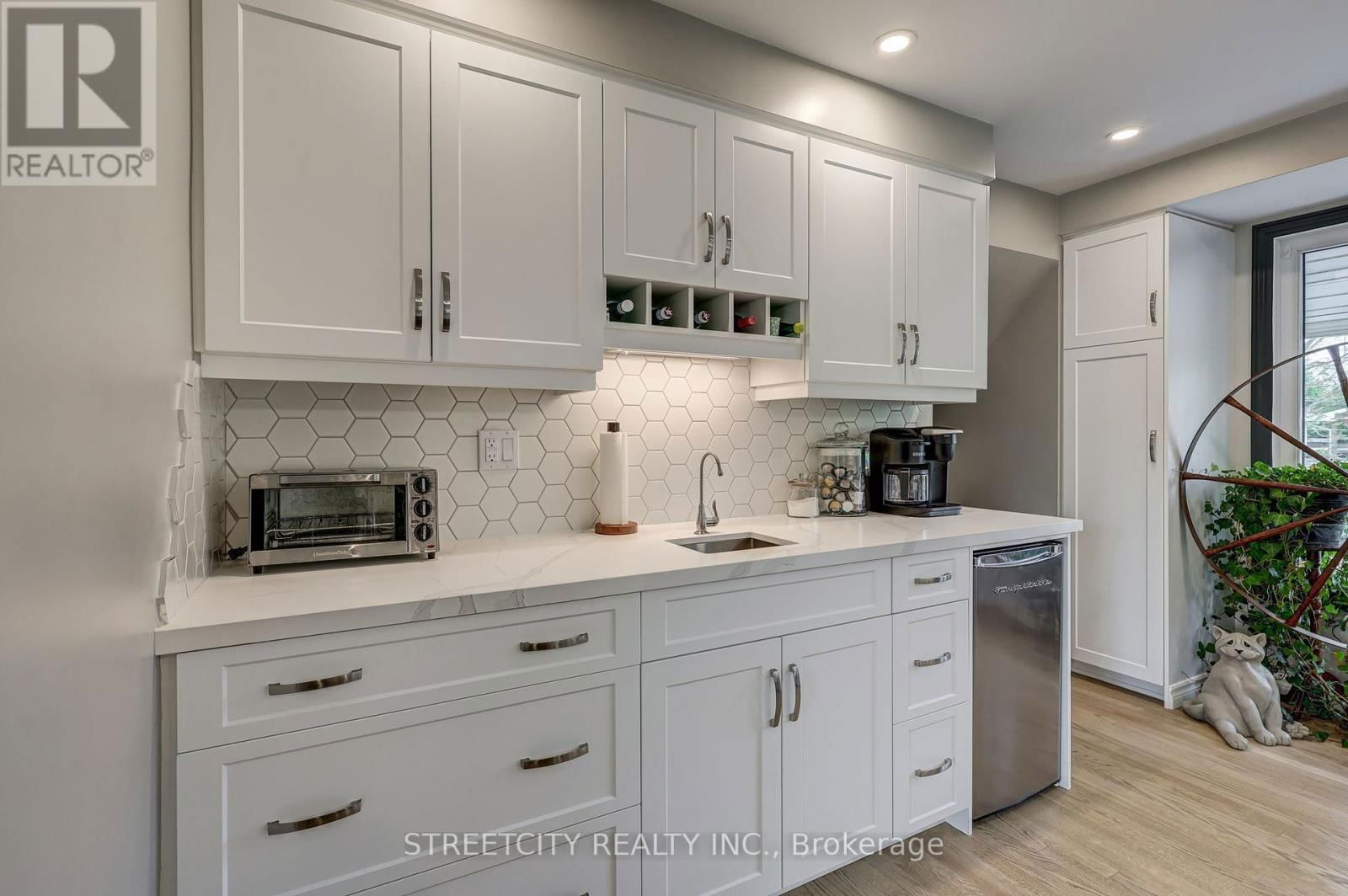 531 ELM STREET Image 15