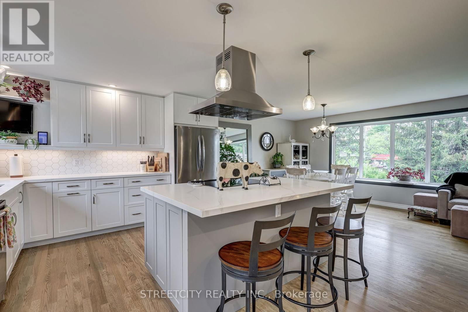 531 ELM STREET Image 16