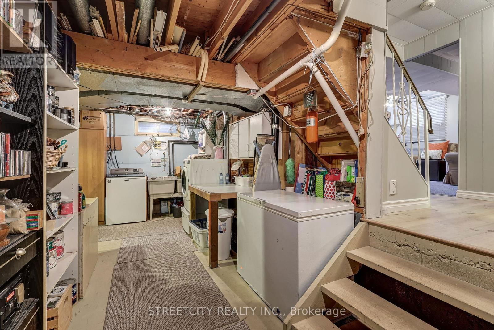 531 ELM STREET Image 32