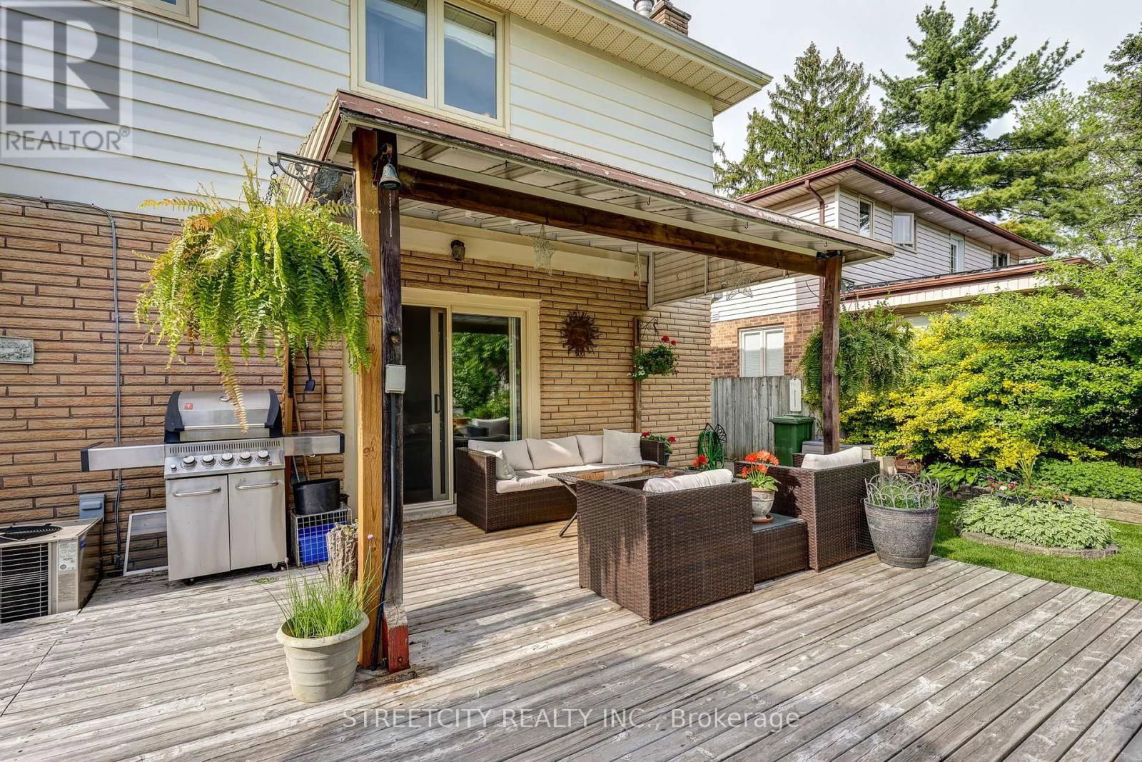 531 ELM STREET Image 36