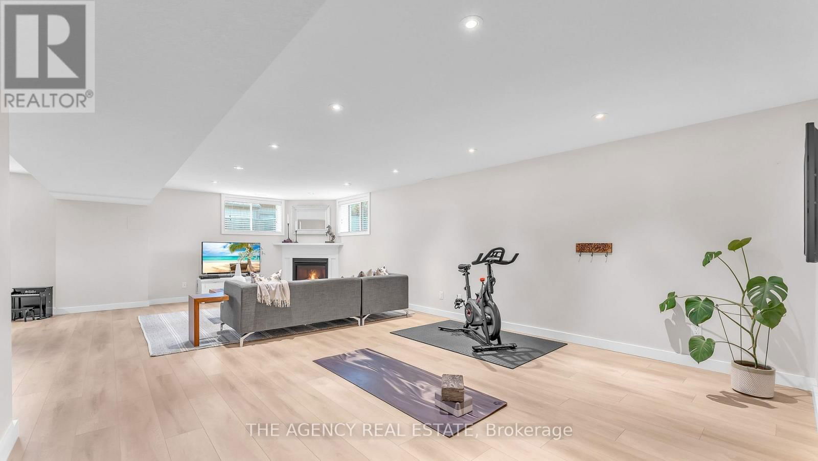 4395 THOMAS ROAD Image 25