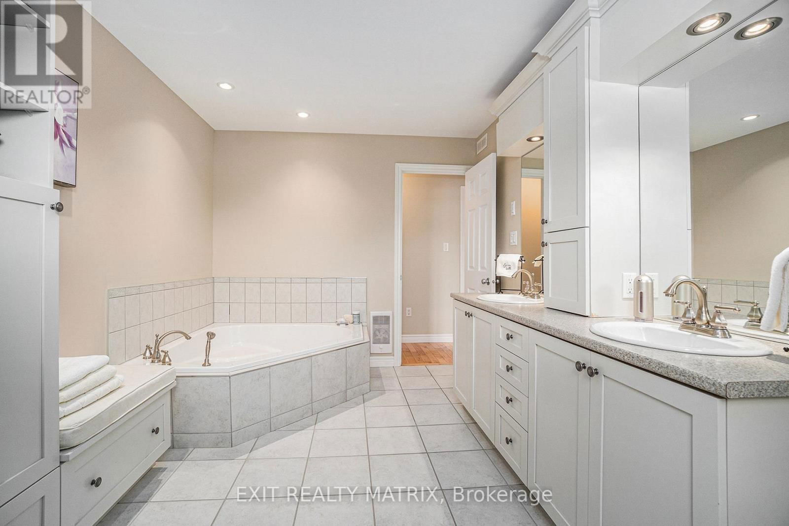209 JASPER CRESCENT Image 19