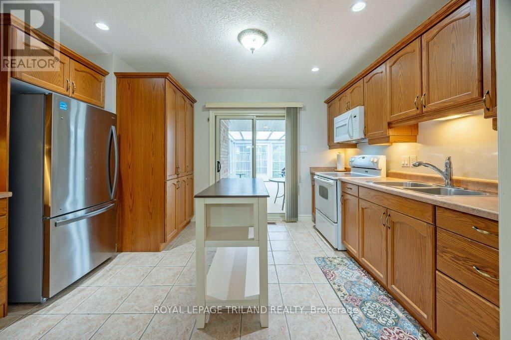 106 HAGERMAN CRESCENT Image 12