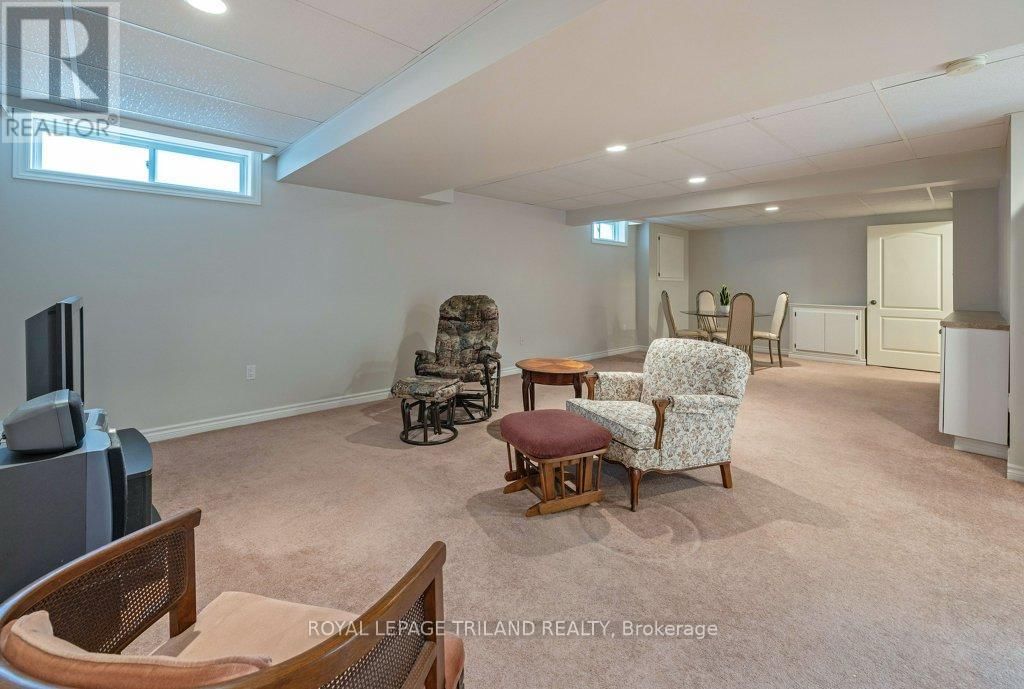 106 HAGERMAN CRESCENT Image 27