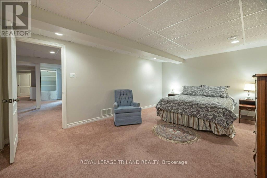 106 HAGERMAN CRESCENT Image 30