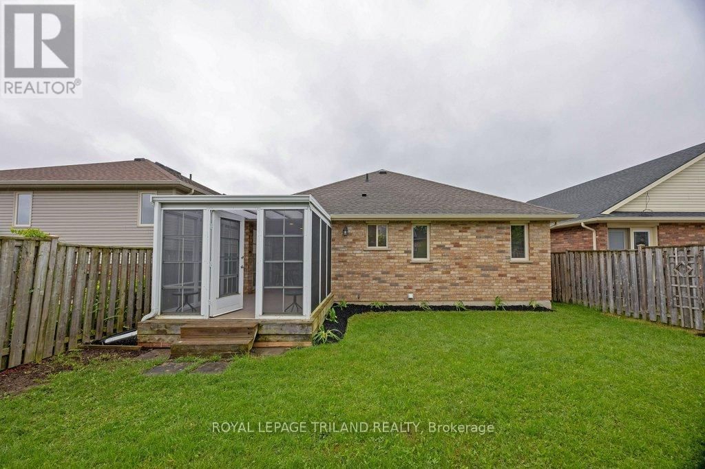 106 HAGERMAN CRESCENT Image 32