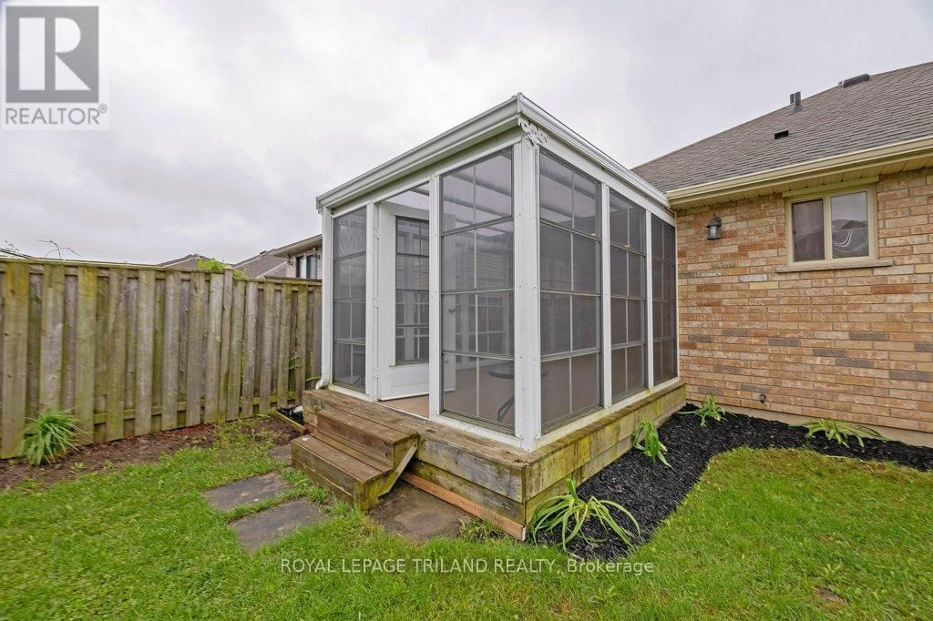 106 HAGERMAN CRESCENT Image 33