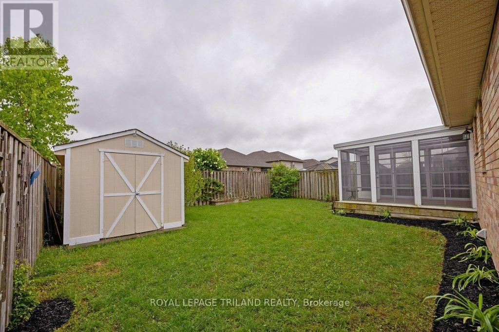 106 HAGERMAN CRESCENT Image 34