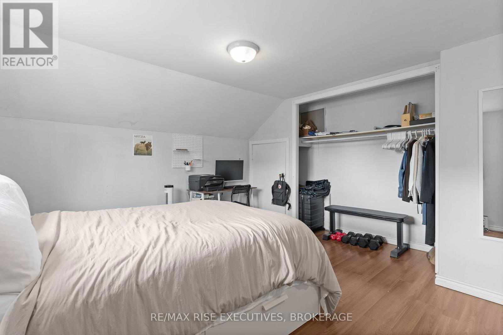 341 DIVISION STREET Image 15