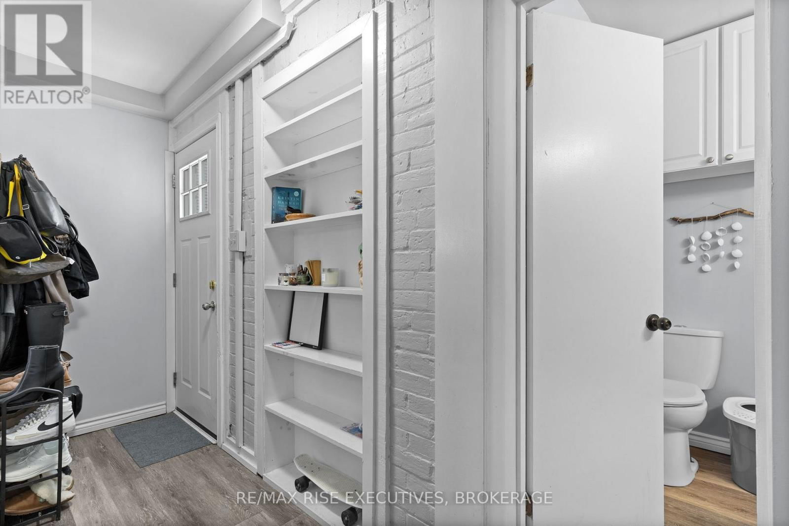 341 DIVISION STREET Image 17