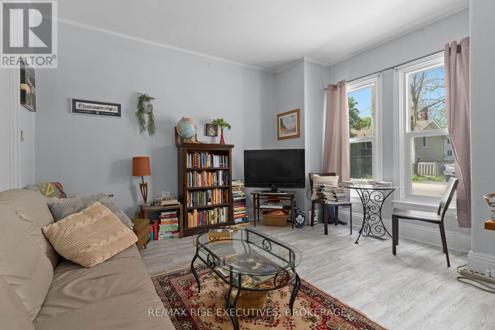 341 DIVISION STREET Image 24