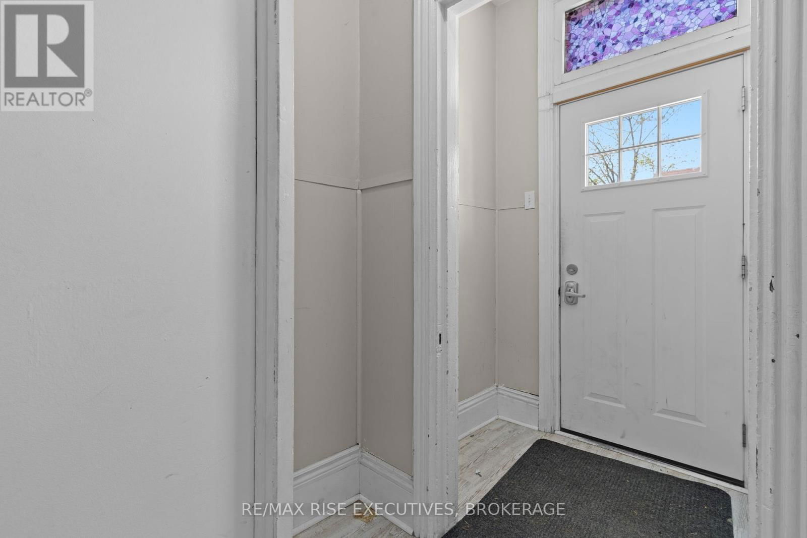 341 DIVISION STREET Image 25