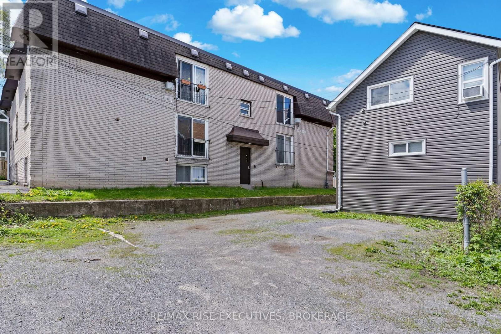 341 DIVISION STREET Image 35