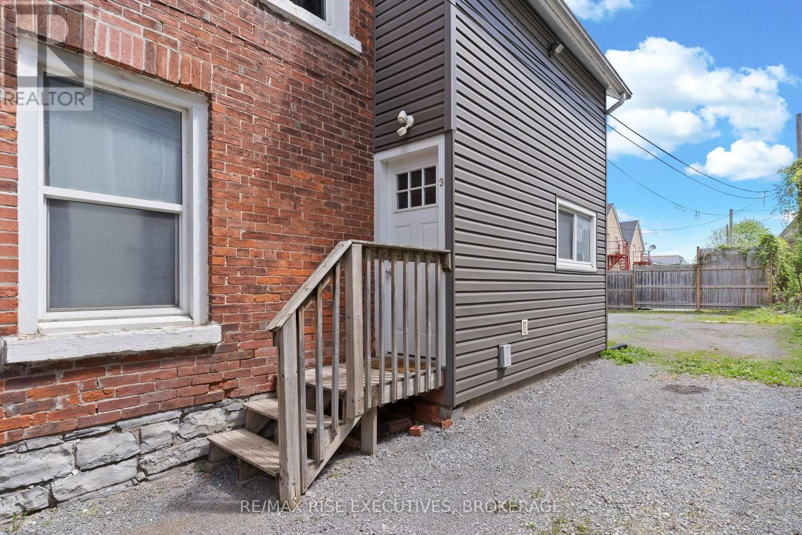 341 DIVISION STREET Image 36