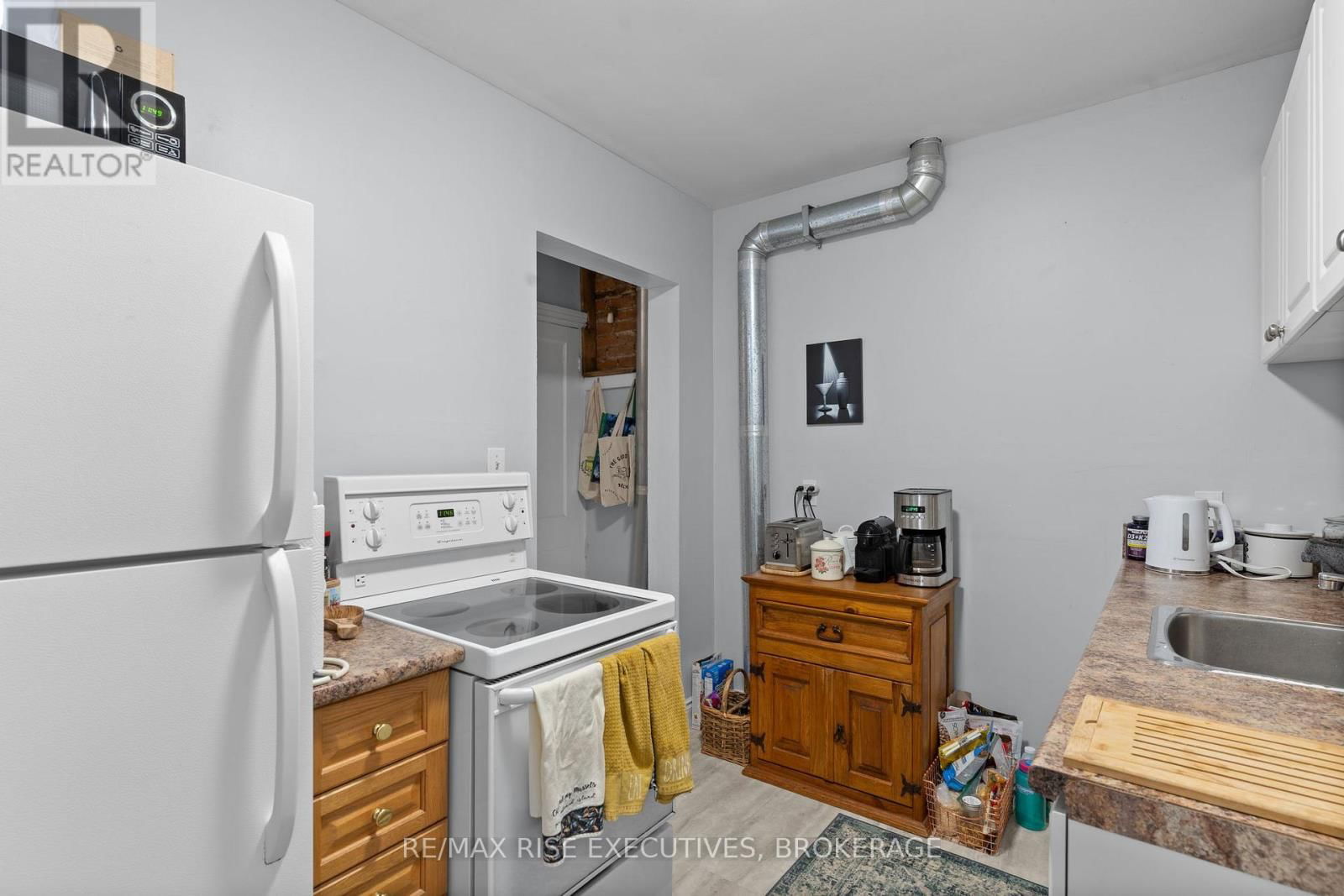 341 DIVISION STREET Image 7