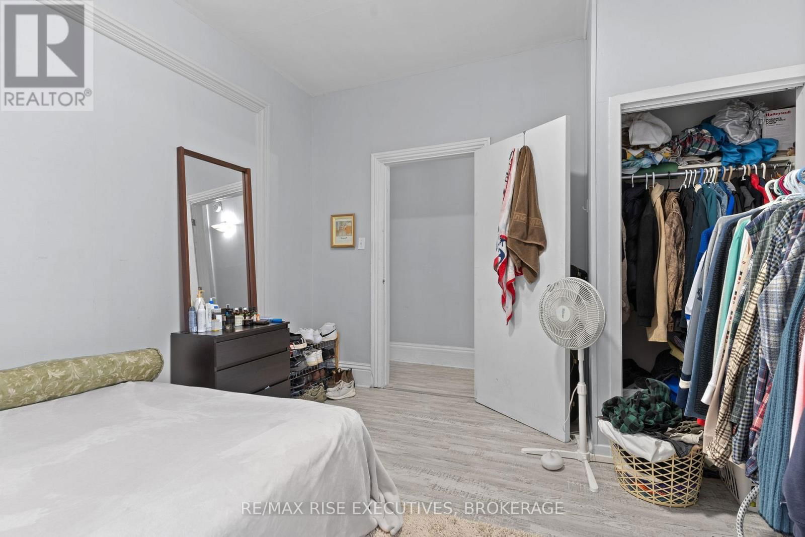 341 DIVISION STREET Image 9