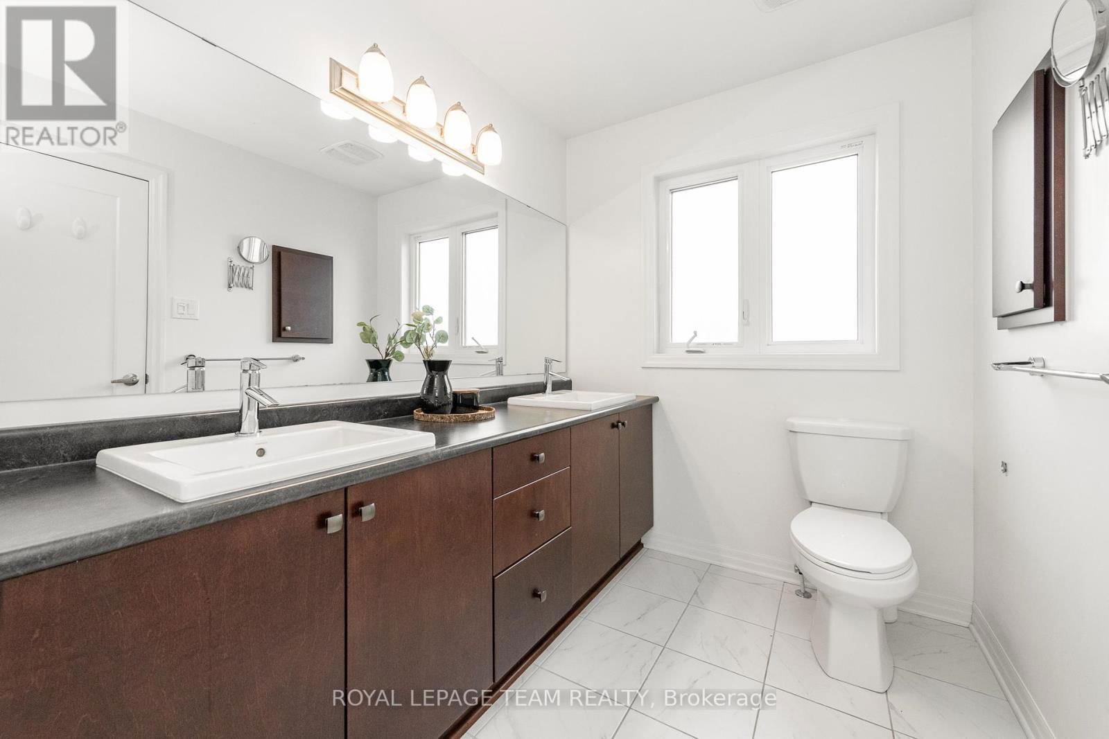 544 RIOJA STREET Image 31