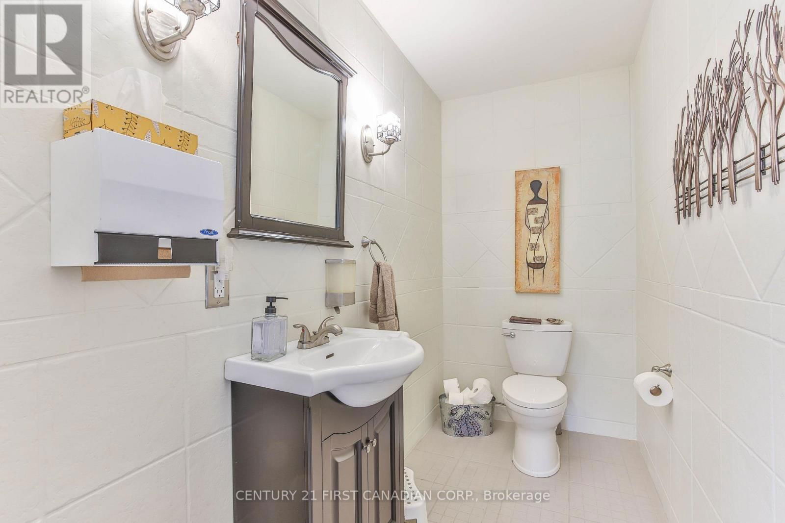 887 HAMILTON ROAD Image 12