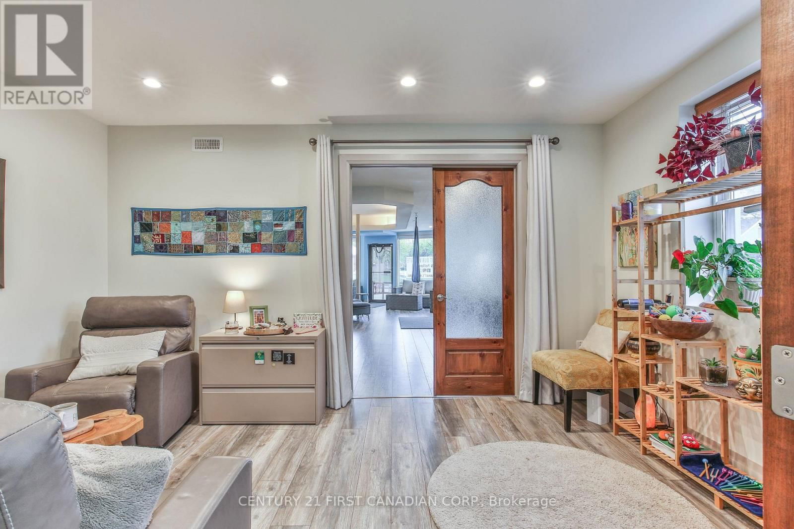 887 HAMILTON ROAD Image 13