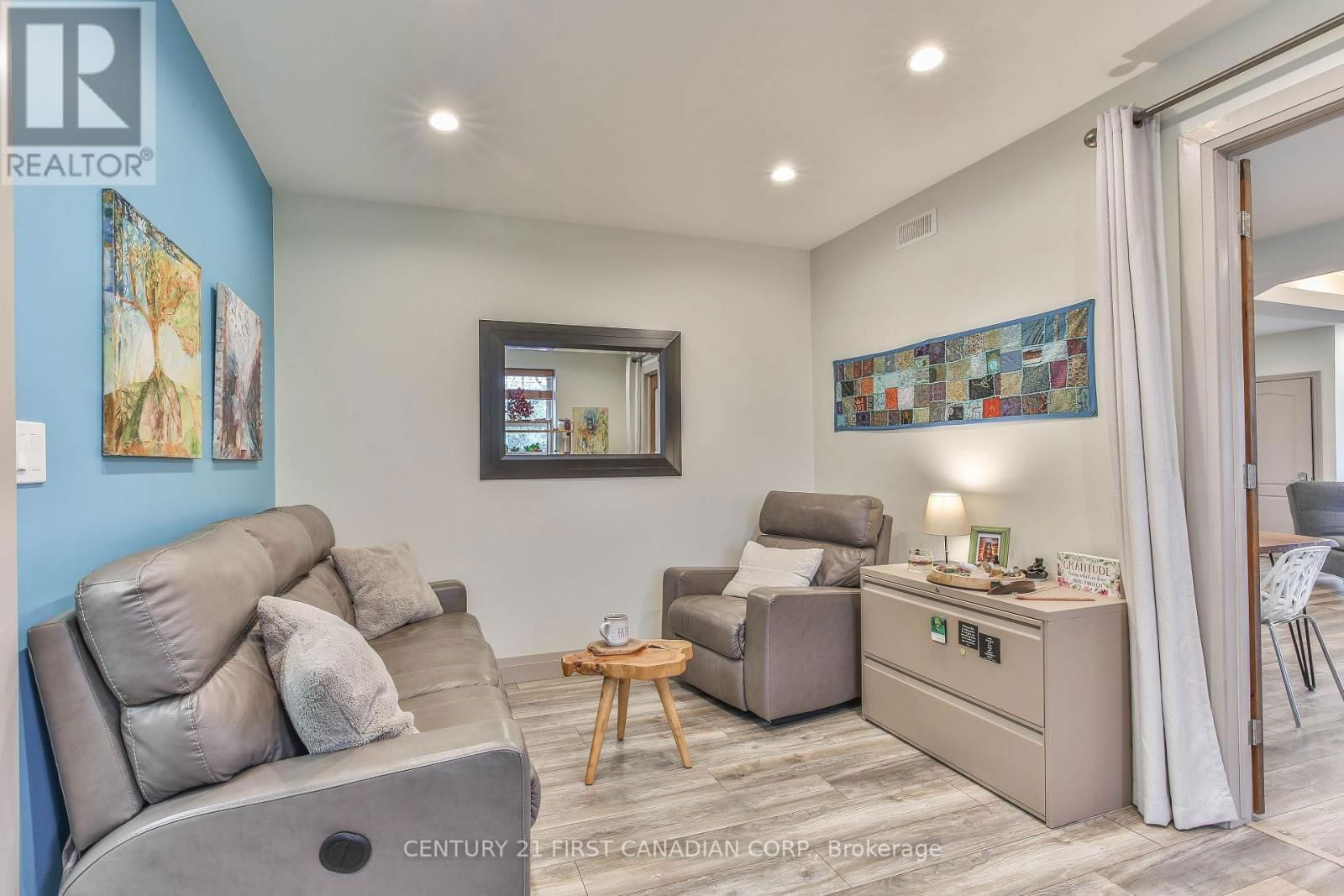887 HAMILTON ROAD Image 14